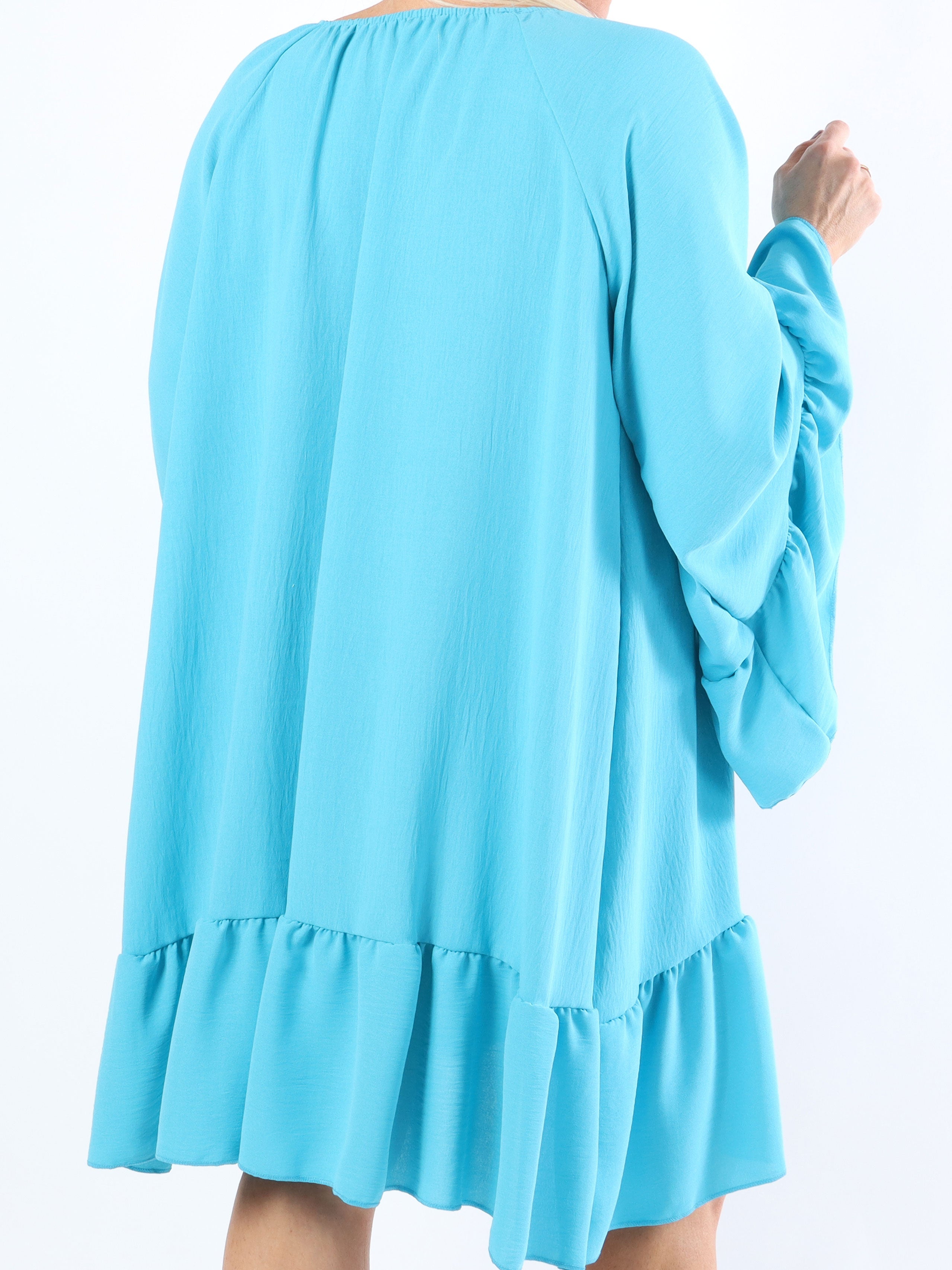 Asta - Plus size klänning med volanger och gummiband i halsen